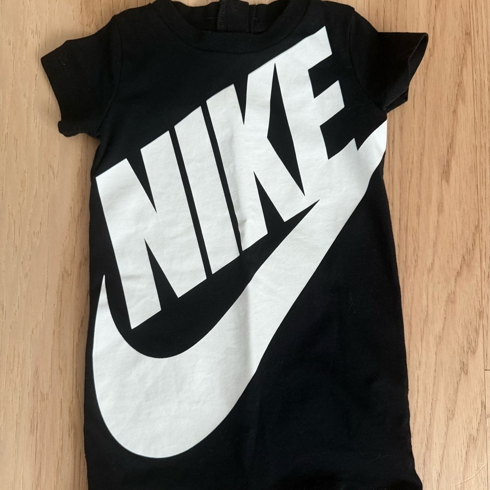 Nike Baby Infant Nike Logo Coverall Futura Romper Bodysuit Black White 6 Months - Picture 4 of 6